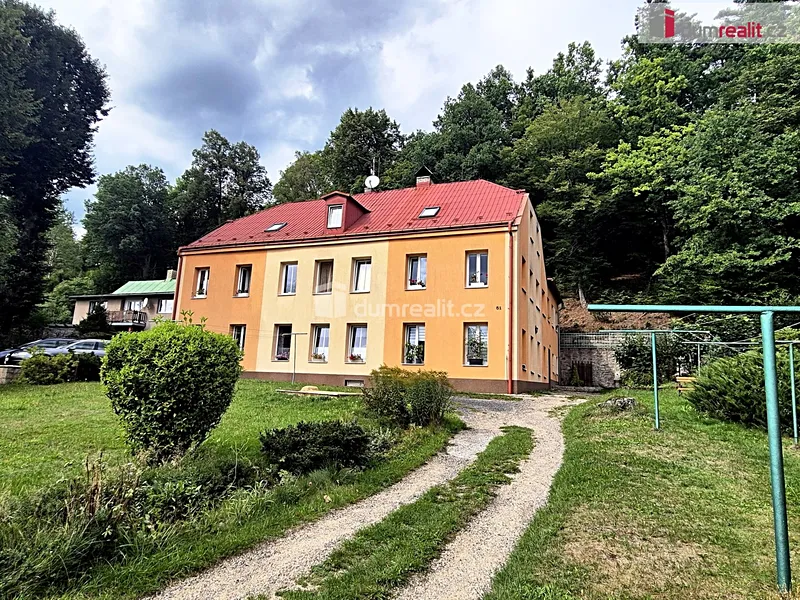 Prodej BJ 3+1 (upravena z 2+1) s vl. parkováním a zahradou
